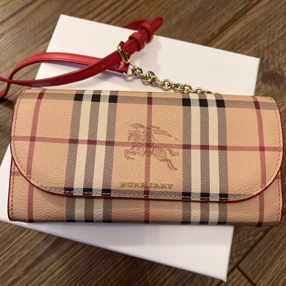 Authentic Burberry Wallet on a chain - Picture 1 of 6